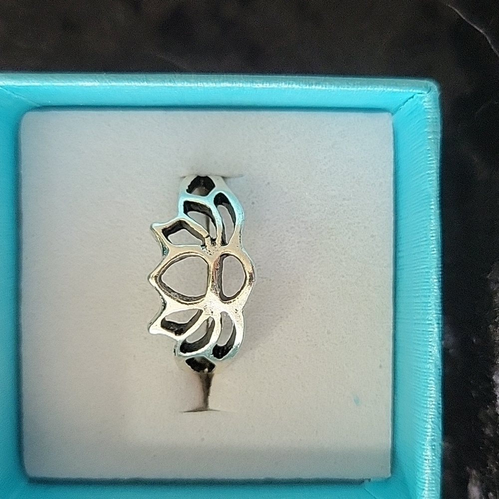 🆕️ 925 Silver plated Lotus Ring Size 6.5 - Picture 2 of 5